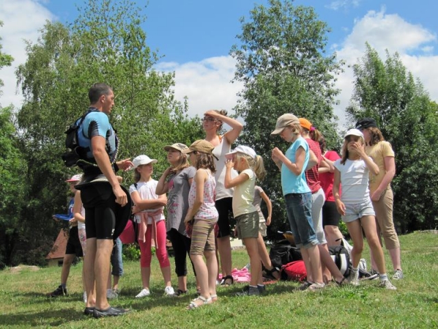  Actividad en grupo en piragua kayak 